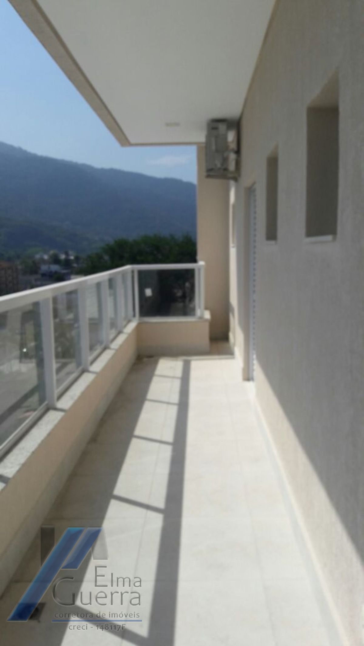 Ubatuba, Centro - Apartamento cobertura com 04 suítes e área de lazer completa.