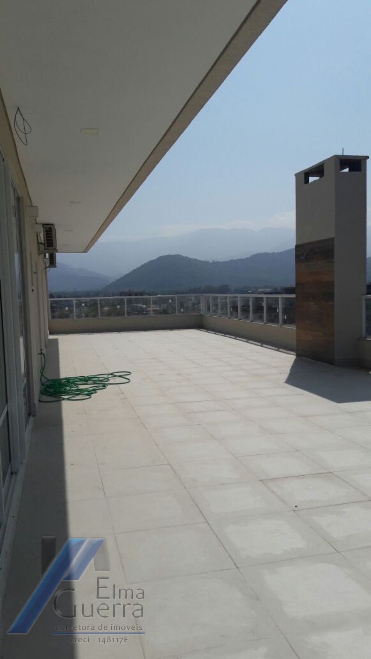 Ubatuba, Centro - Apartamento cobertura com 04 suítes e área de lazer completa.