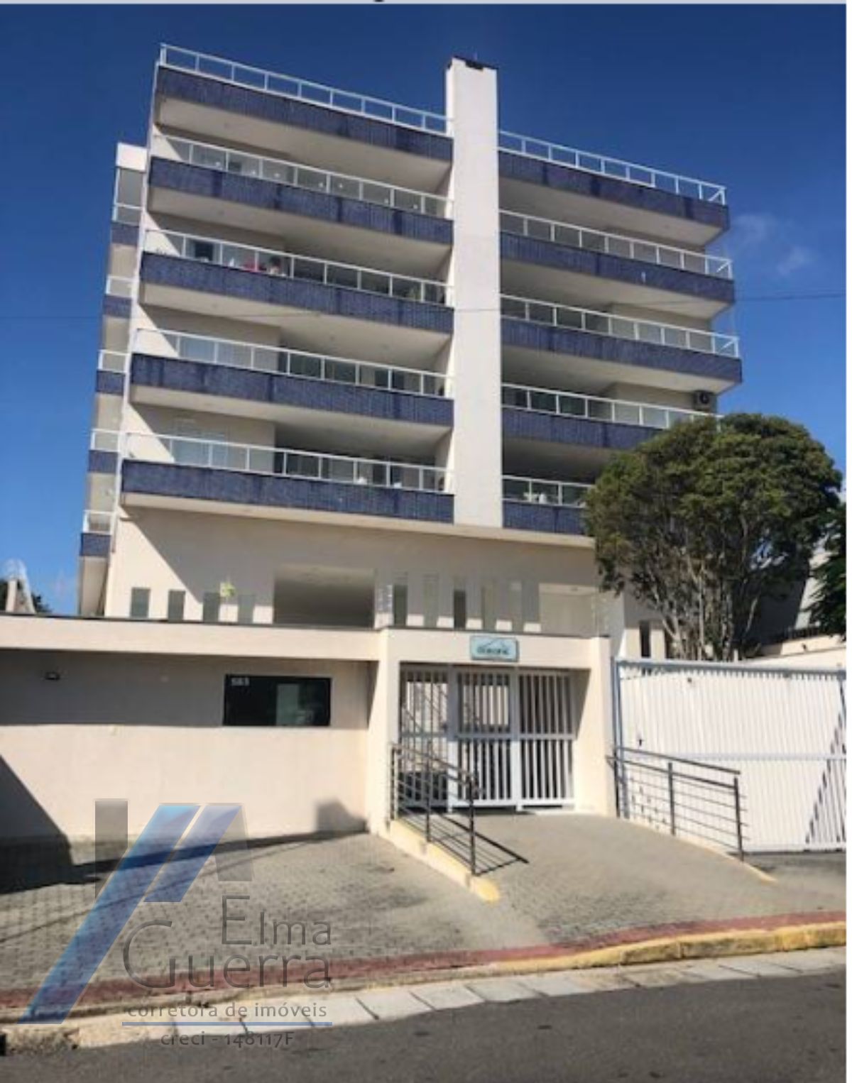 Ubatuba, Centro - Apartamento cobertura com 04 suítes e área de lazer completa.