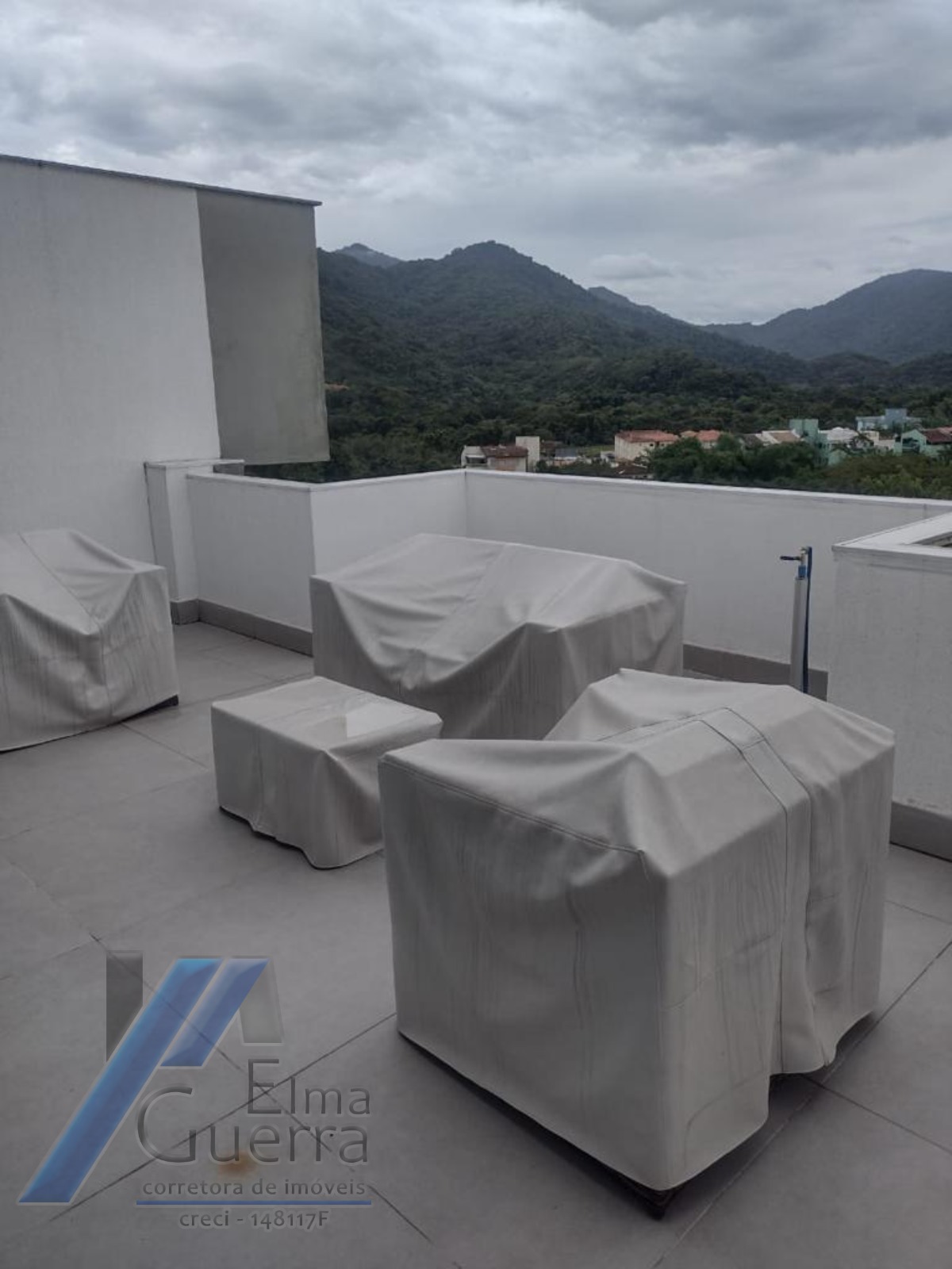 Ubatuba, Itaguá - Cobertura duplex com 03 dormitórios, sendo 01 suíte.
