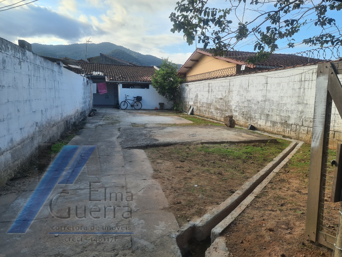 Casa à venda com 2 quartos, 70m² - Foto 3