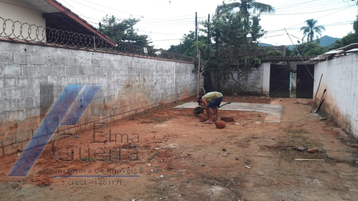 Casa à venda com 2 quartos, 70m² - Foto 1