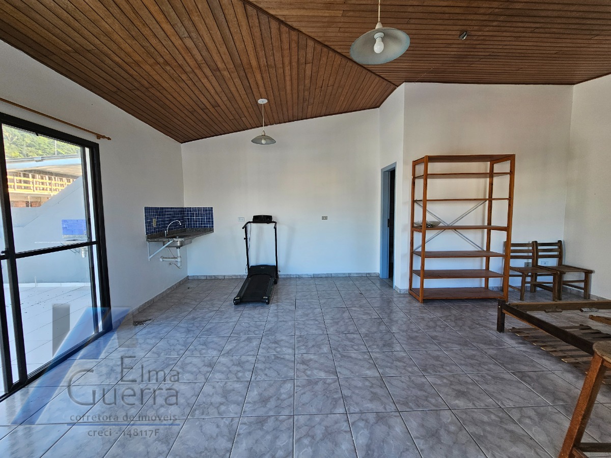 Ubatuba, Toninhas - Cobertura duplex próxima a praia com 03 dormitórios, sendo 01 suíte.