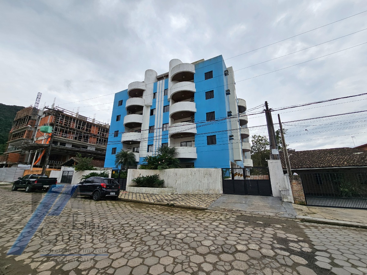 Ubatuba, Toninhas - Cobertura duplex próxima a praia com 03 dormitórios, sendo 01 suíte.