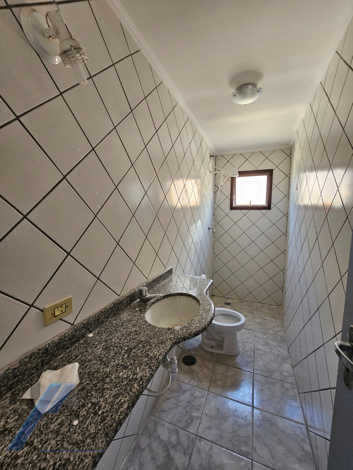 Ubatuba, Toninhas - Cobertura duplex próxima a praia com 03 dormitórios, sendo 01 suíte.