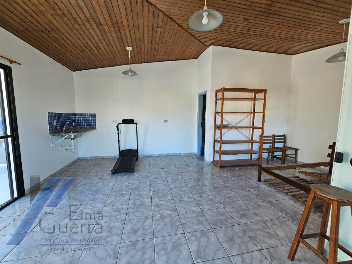Ubatuba, Toninhas - Cobertura duplex próxima a praia com 03 dormitórios, sendo 01 suíte.