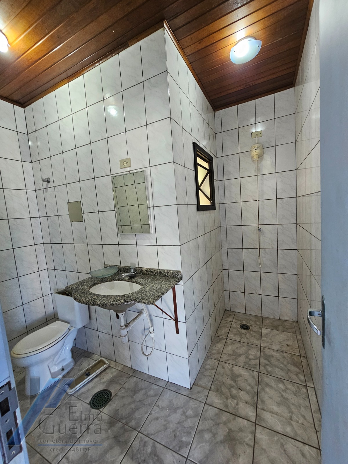 Ubatuba, Toninhas - Cobertura duplex próxima a praia com 03 dormitórios, sendo 01 suíte.