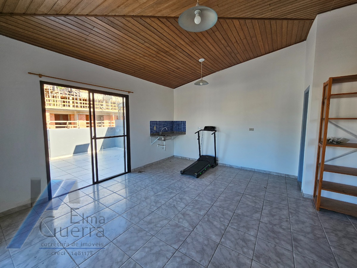 Ubatuba, Toninhas - Cobertura duplex próxima a praia com 03 dormitórios, sendo 01 suíte.