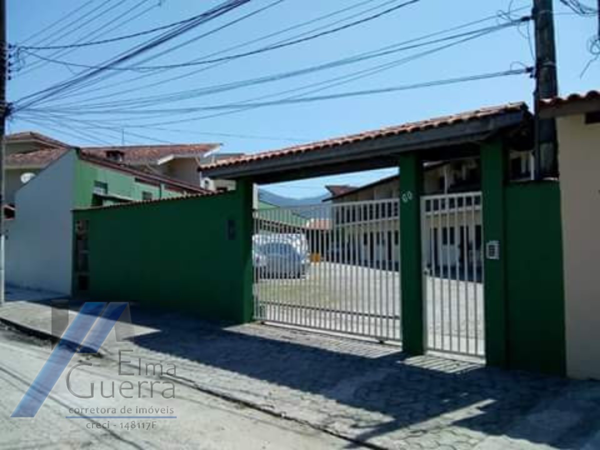 Casa à venda com 3 quartos, 80m² - Foto 2