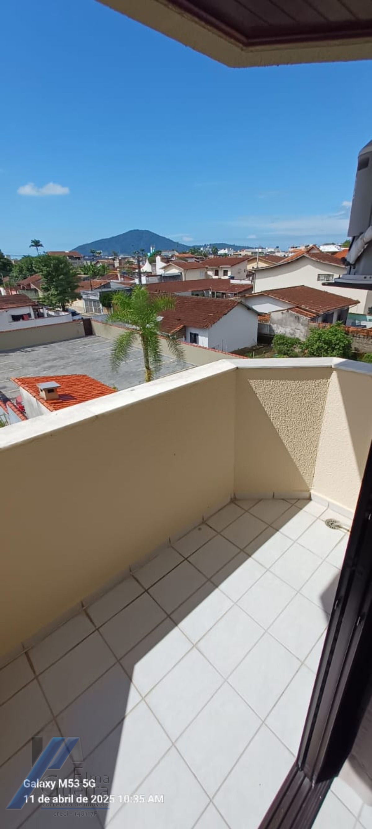 Ubatuba, Centro- Apartamento com 02 dormitórios, sendo 01 suíte.