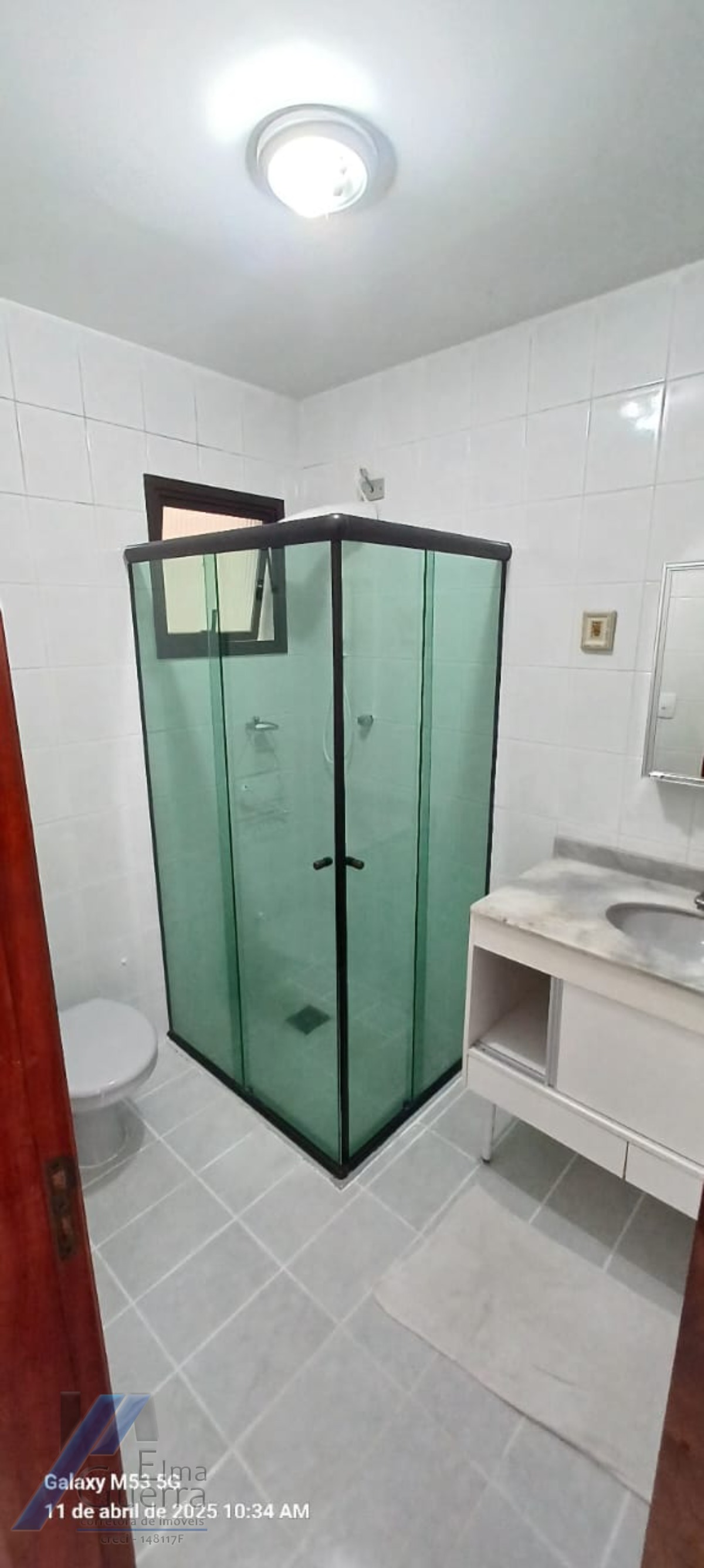 Ubatuba, Centro- Apartamento com 02 dormitórios, sendo 01 suíte.