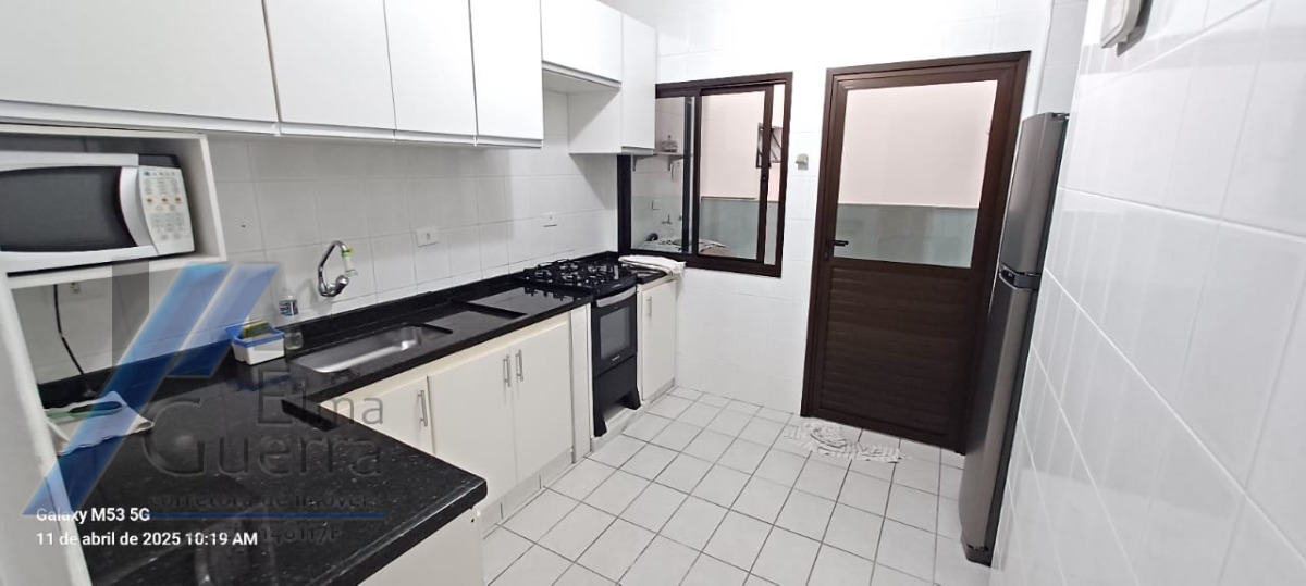 Ubatuba, Centro- Apartamento com 02 dormitórios, sendo 01 suíte.