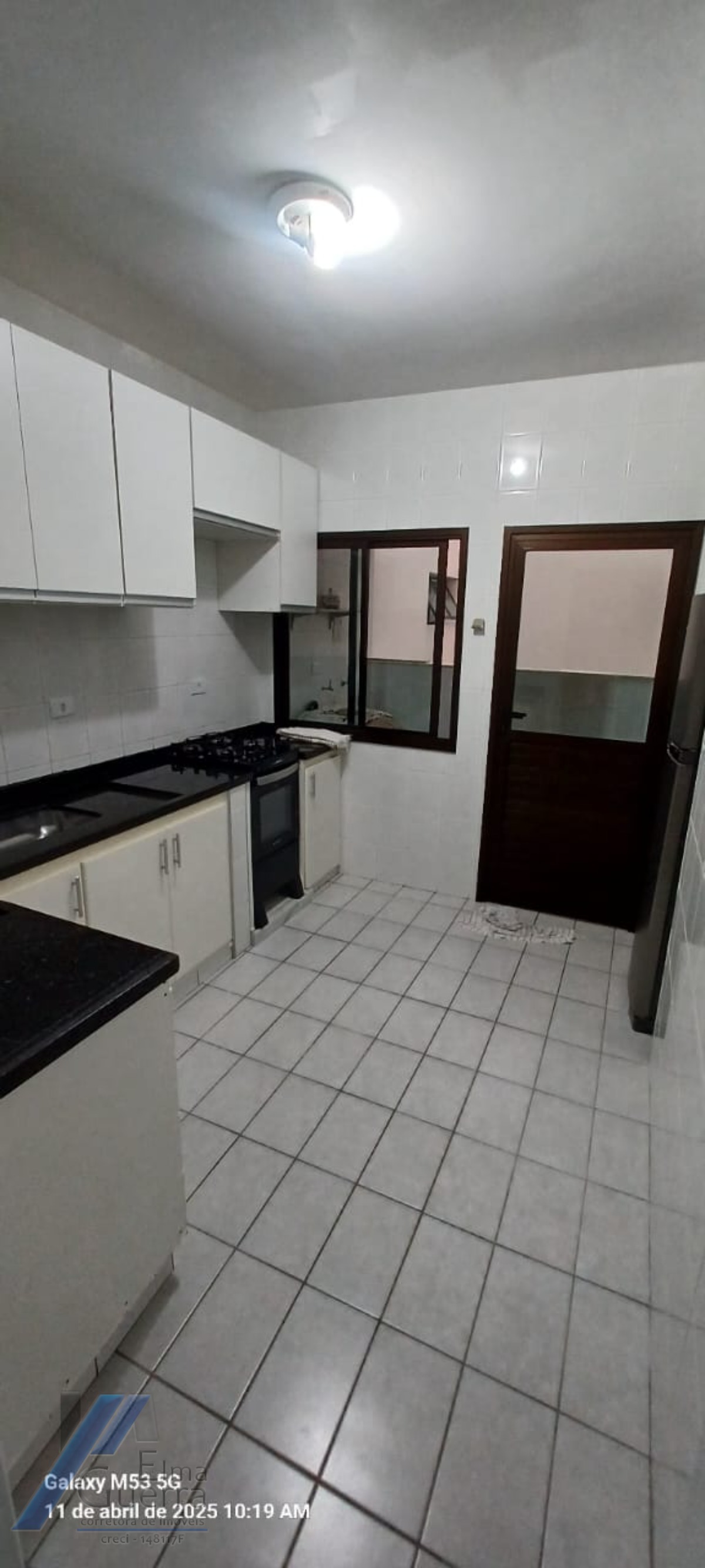 Ubatuba, Centro- Apartamento com 02 dormitórios, sendo 01 suíte.
