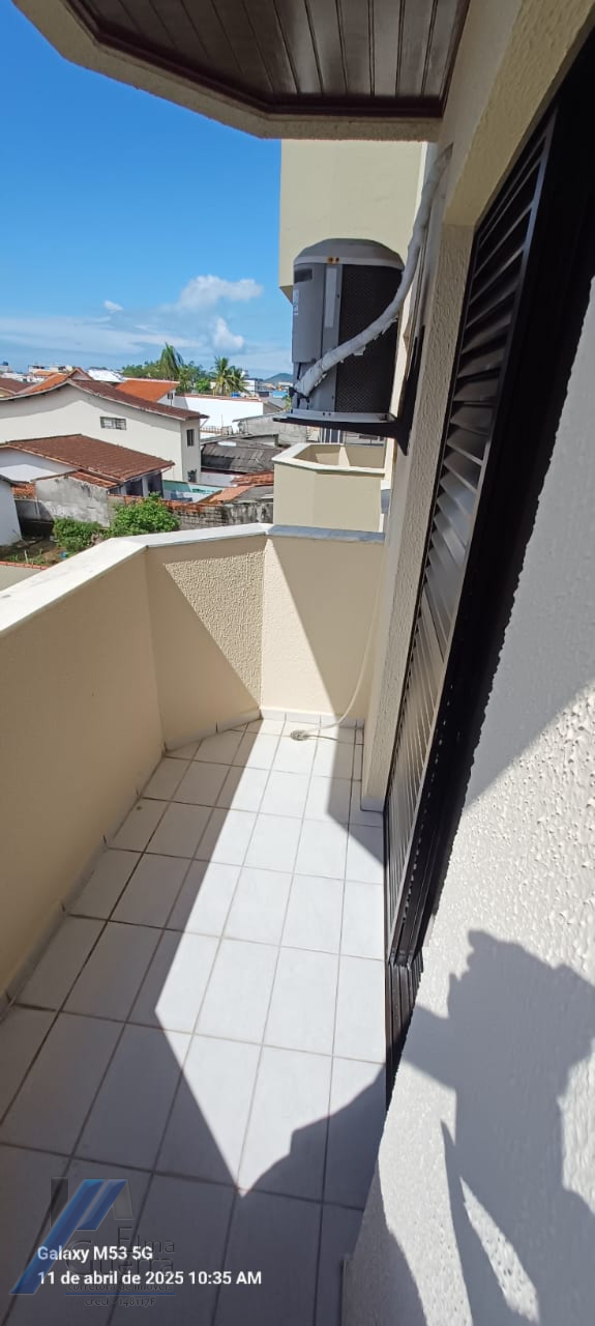 Ubatuba, Centro- Apartamento com 02 dormitórios, sendo 01 suíte.