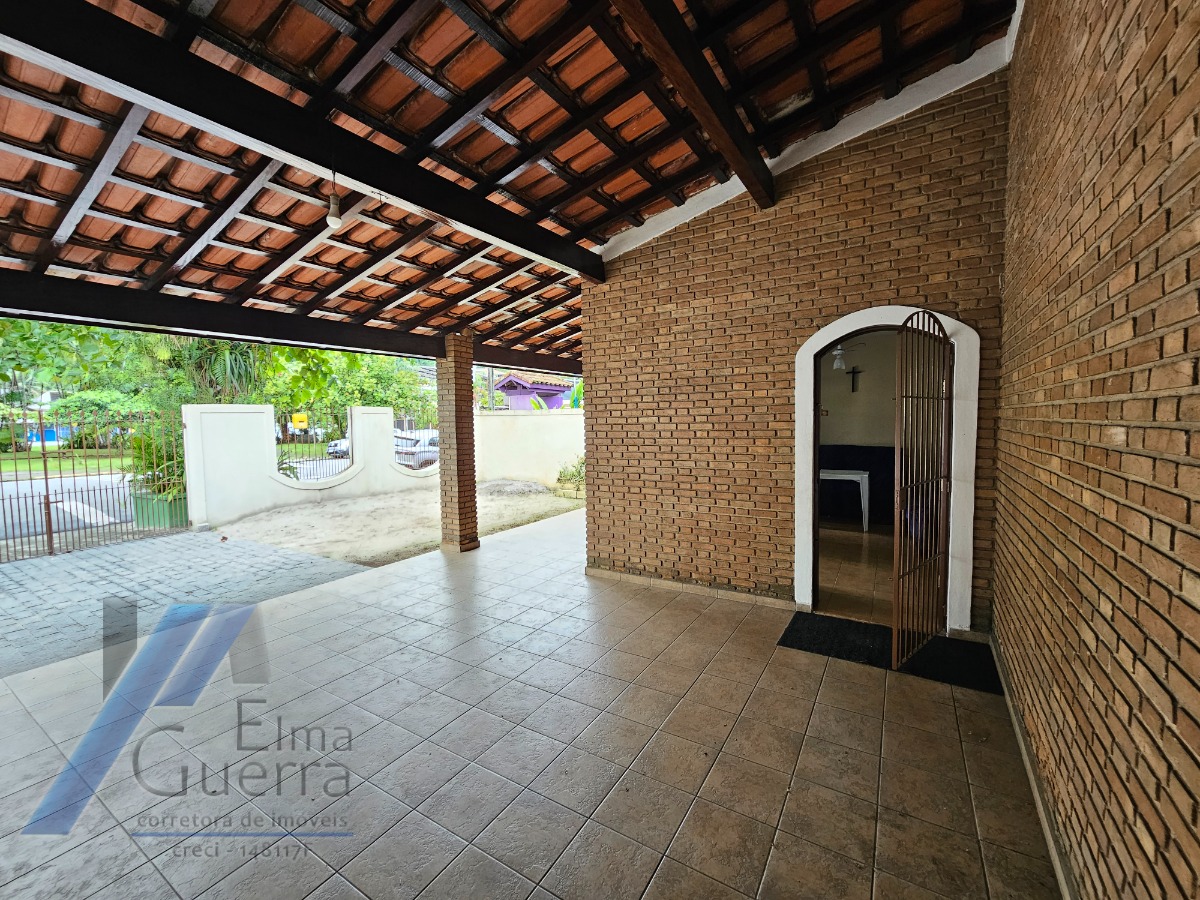Casa à venda com 3 quartos, 220m² - Foto 8