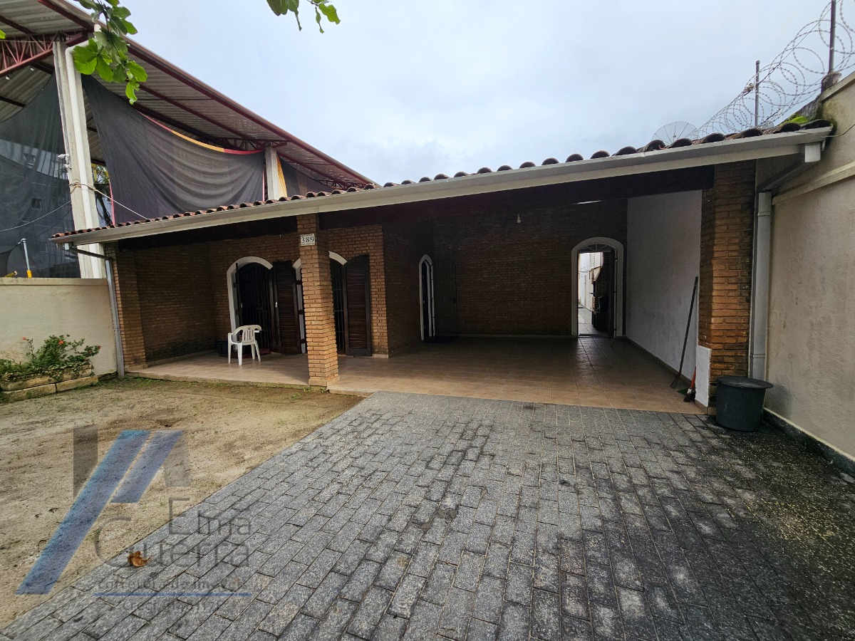Casa à venda com 3 quartos, 220m² - Foto 4