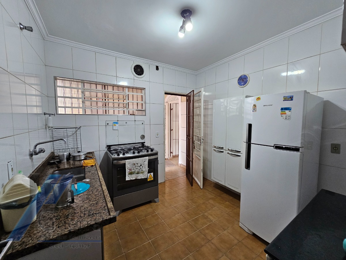 Casa à venda com 3 quartos, 220m² - Foto 17