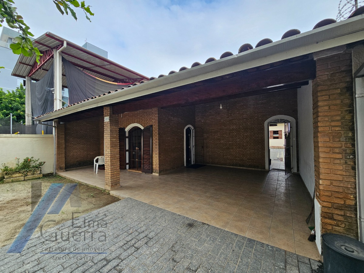 Casa à venda com 3 quartos, 220m² - Foto 5