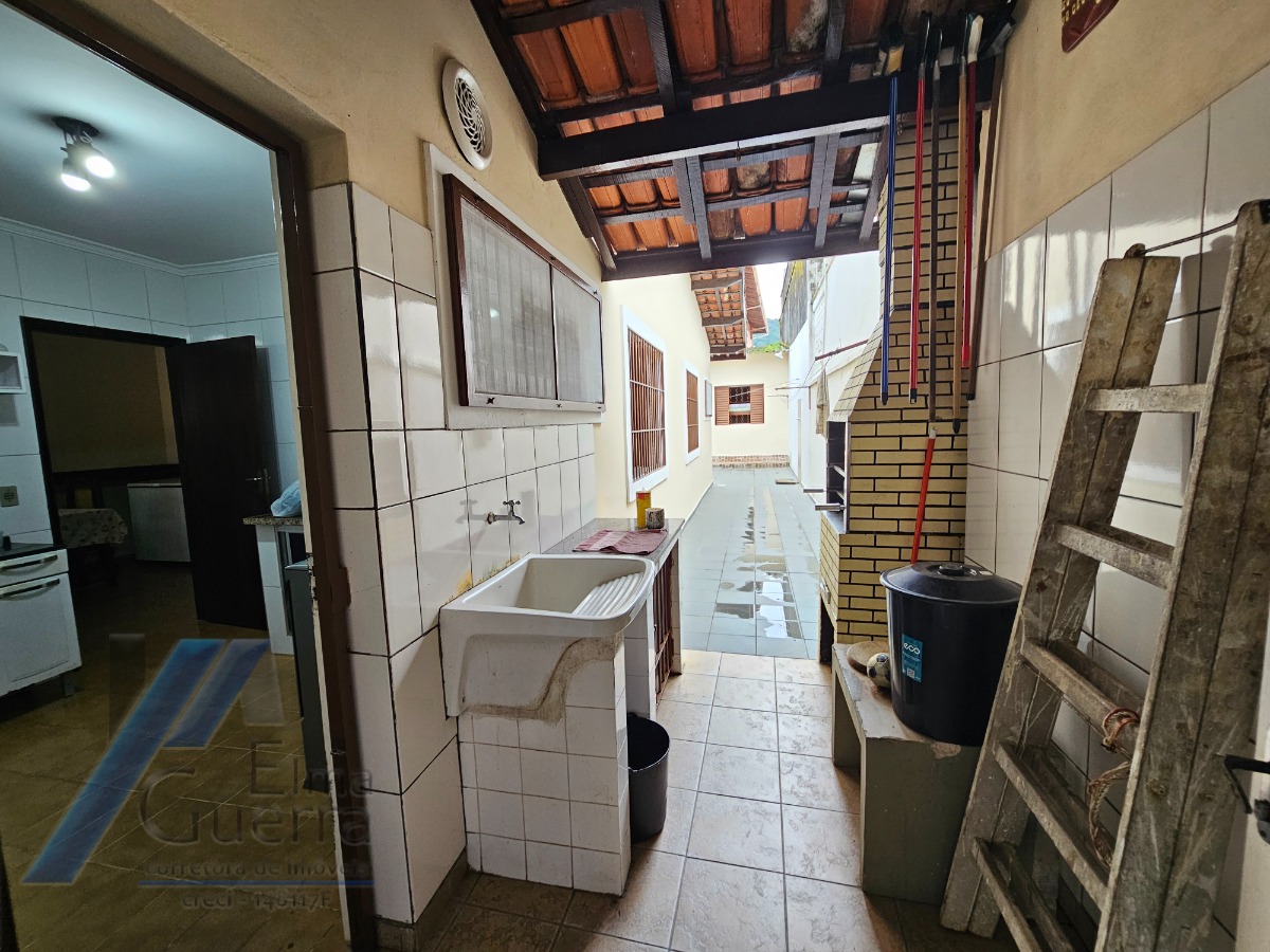 Casa à venda com 3 quartos, 220m² - Foto 34