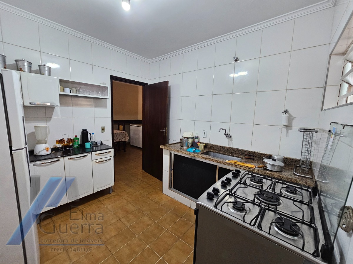 Casa à venda com 3 quartos, 220m² - Foto 18