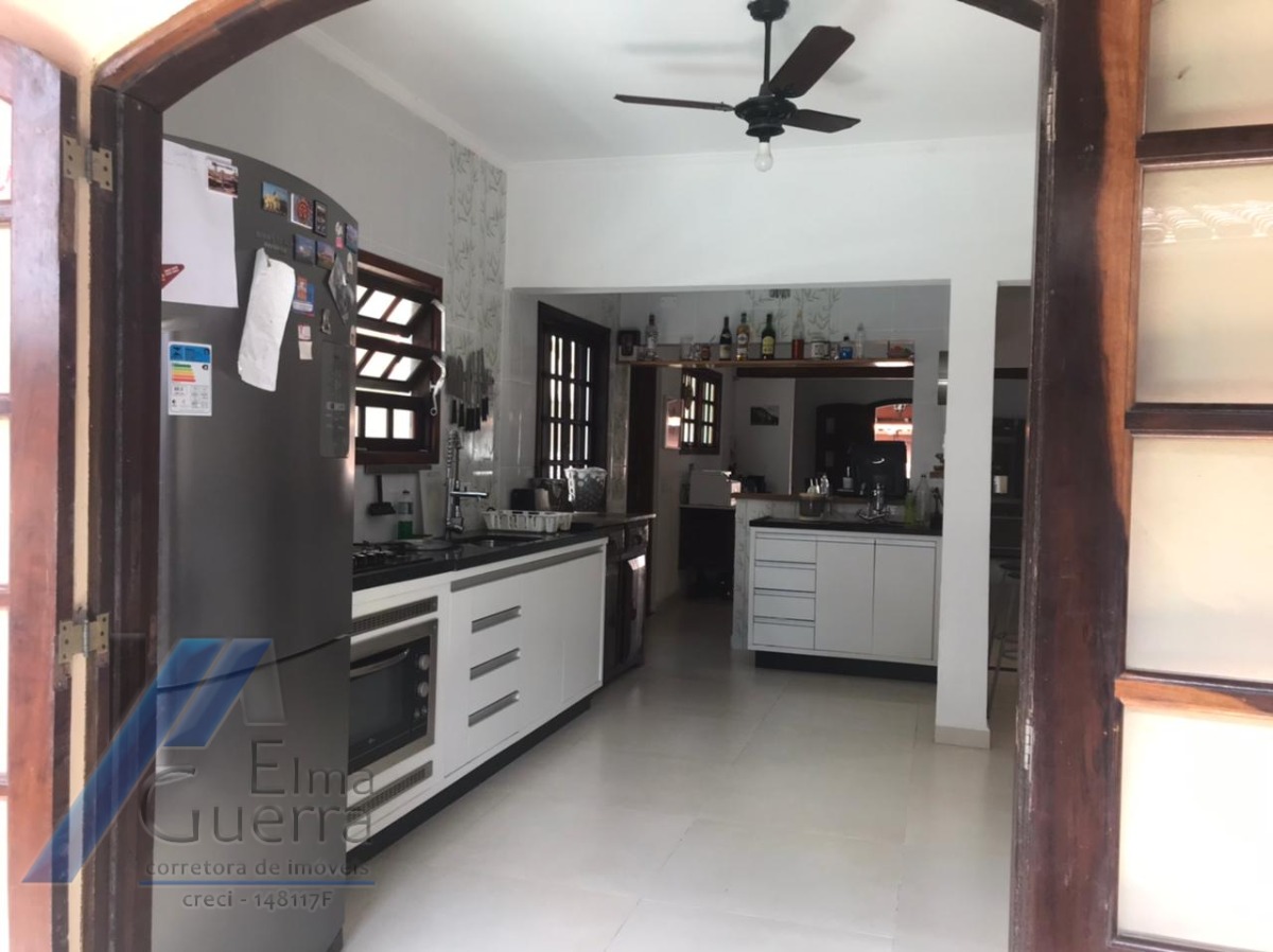Ubatuba, Itaguá - Casa com 04 dormitórios, sendo 01 suíte.