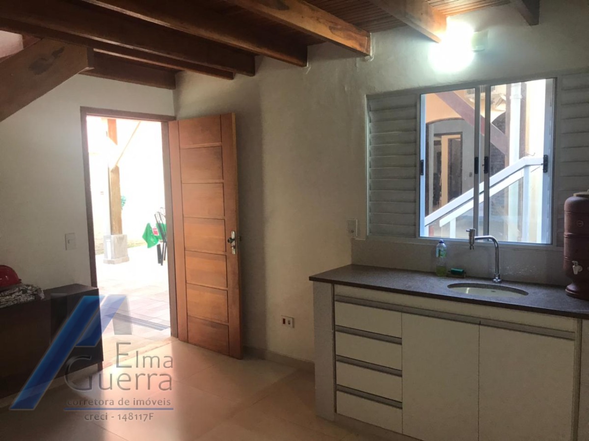 Ubatuba, Itaguá - Casa com 04 dormitórios, sendo 01 suíte.