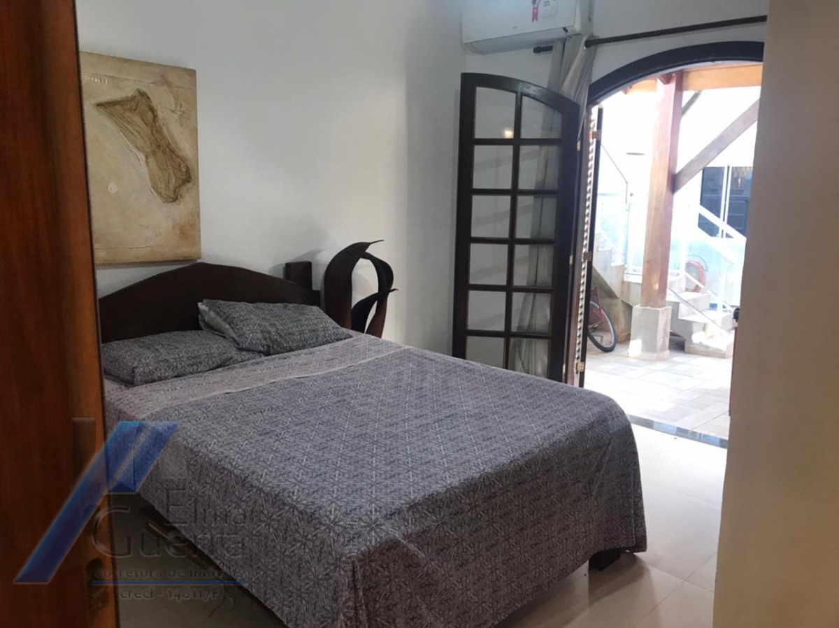 Ubatuba, Itaguá - Casa com 04 dormitórios, sendo 01 suíte.