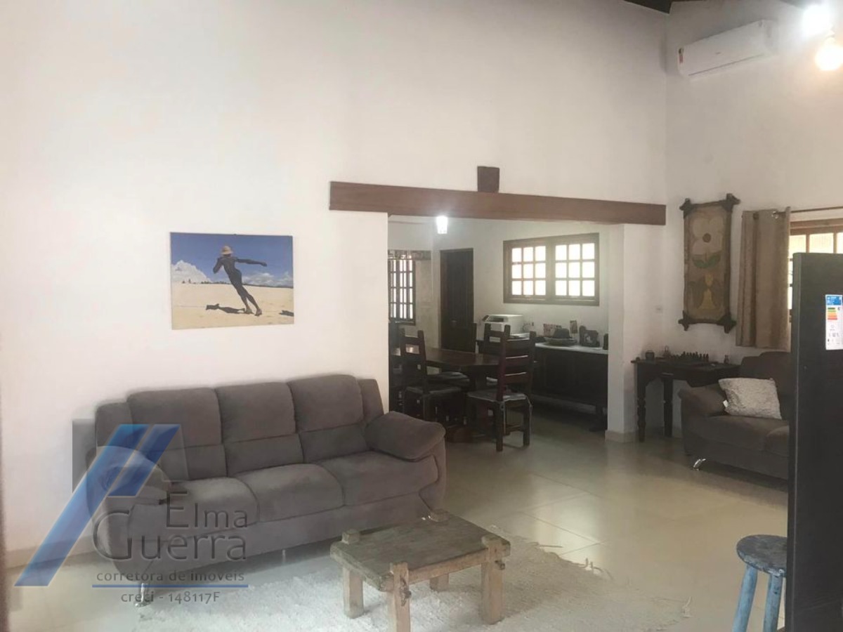 Ubatuba, Itaguá - Casa com 04 dormitórios, sendo 01 suíte.