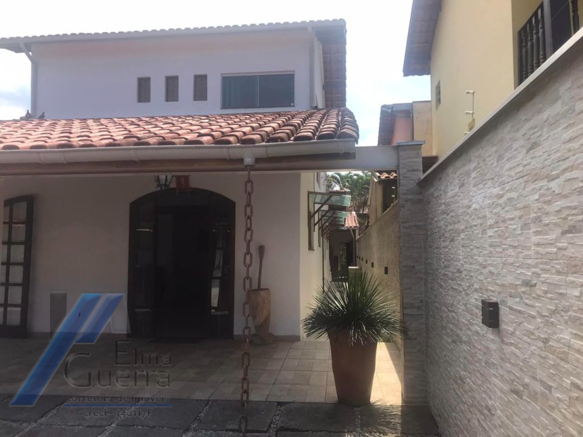 Ubatuba, Itaguá - Casa com 04 dormitórios, sendo 01 suíte.