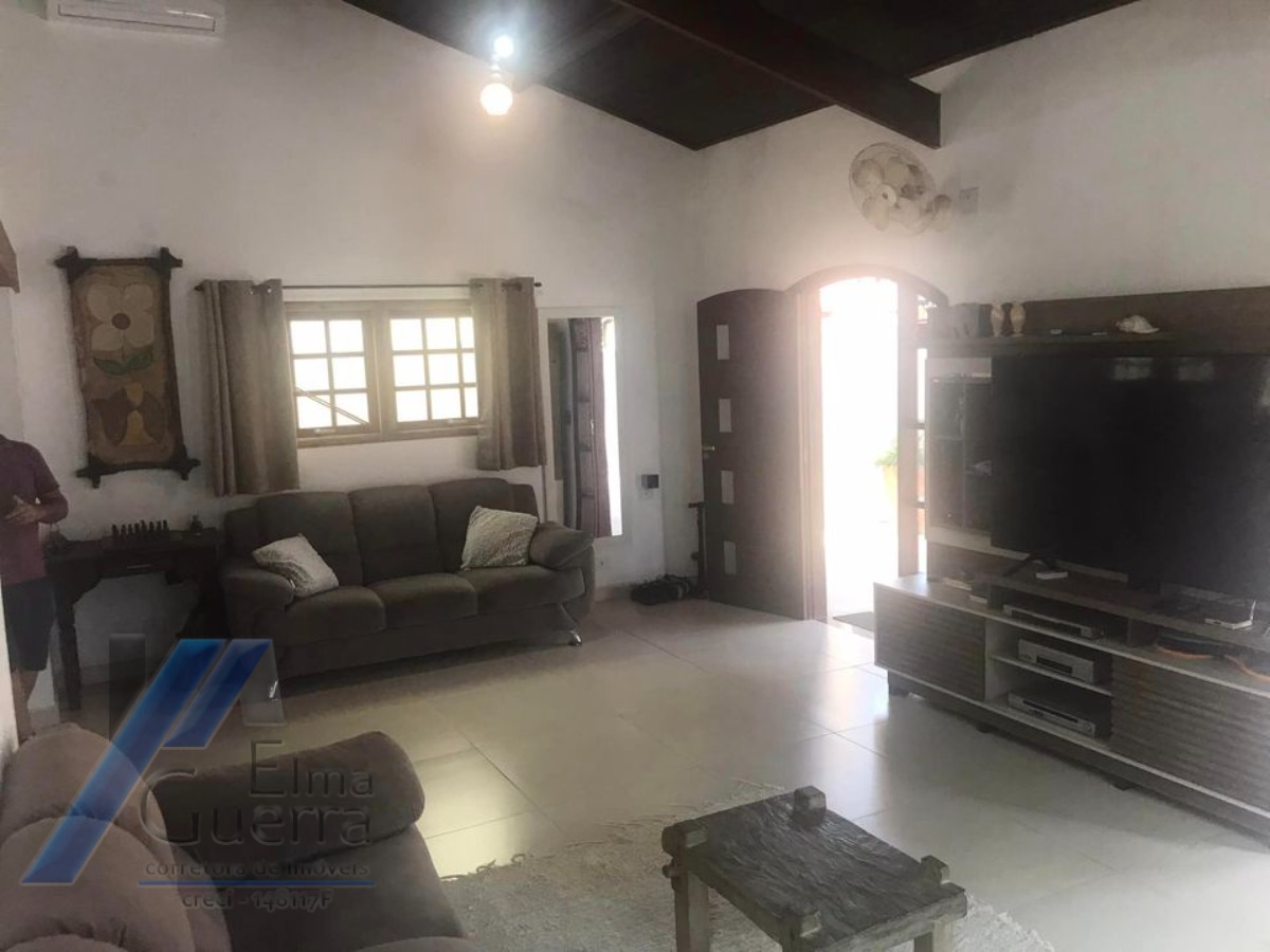 Ubatuba, Itaguá - Casa com 04 dormitórios, sendo 01 suíte.