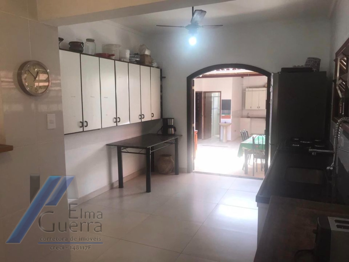 Ubatuba, Itaguá - Casa com 04 dormitórios, sendo 01 suíte.