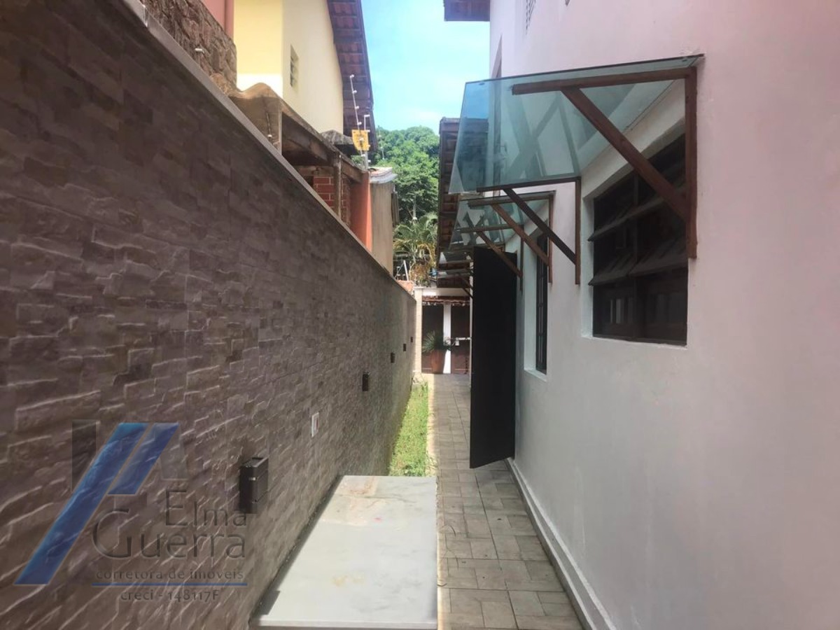 Ubatuba, Itaguá - Casa com 04 dormitórios, sendo 01 suíte.