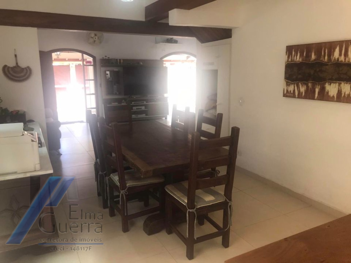 Ubatuba, Itaguá - Casa com 04 dormitórios, sendo 01 suíte.