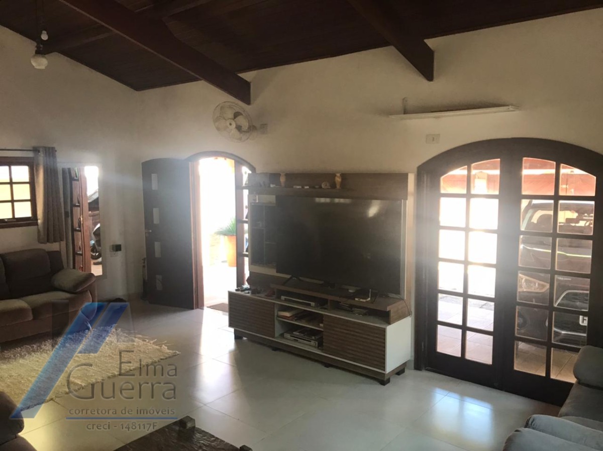 Ubatuba, Itaguá - Casa com 04 dormitórios, sendo 01 suíte.