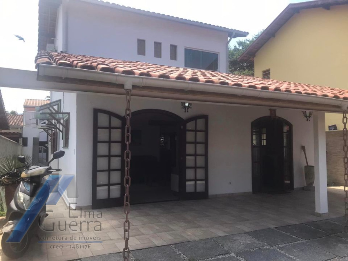 Ubatuba, Itaguá - Casa com 04 dormitórios, sendo 01 suíte.