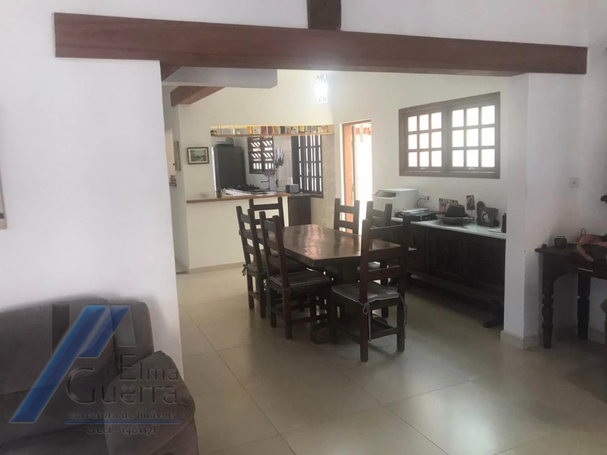 Ubatuba, Itaguá - Casa com 04 dormitórios, sendo 01 suíte.