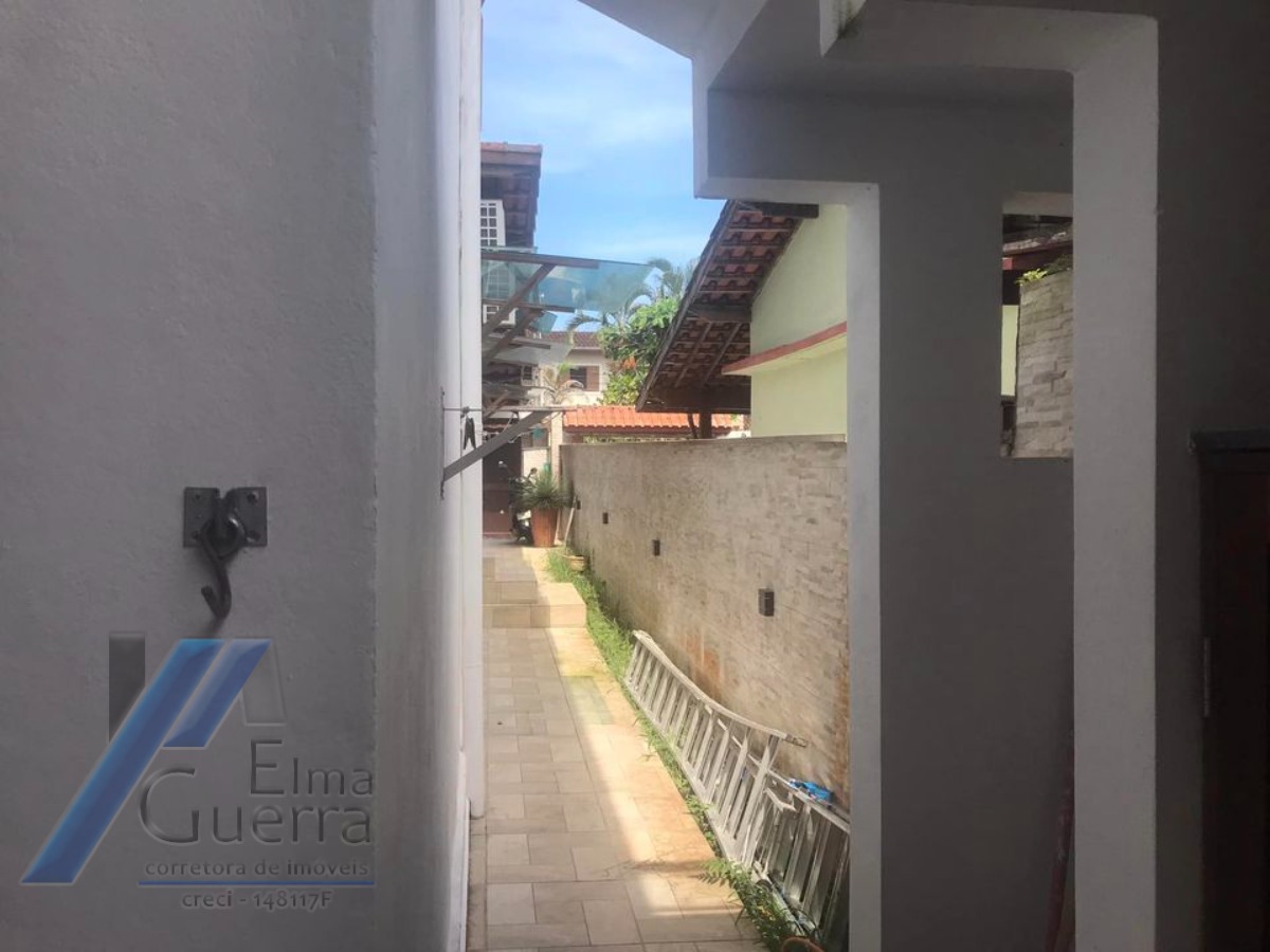 Ubatuba, Itaguá - Casa com 04 dormitórios, sendo 01 suíte.