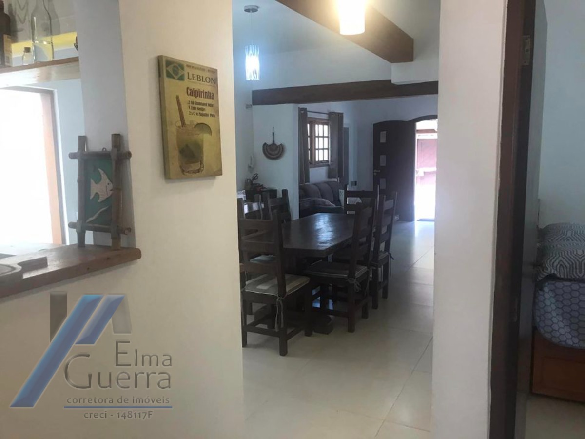 Ubatuba, Itaguá - Casa com 04 dormitórios, sendo 01 suíte.