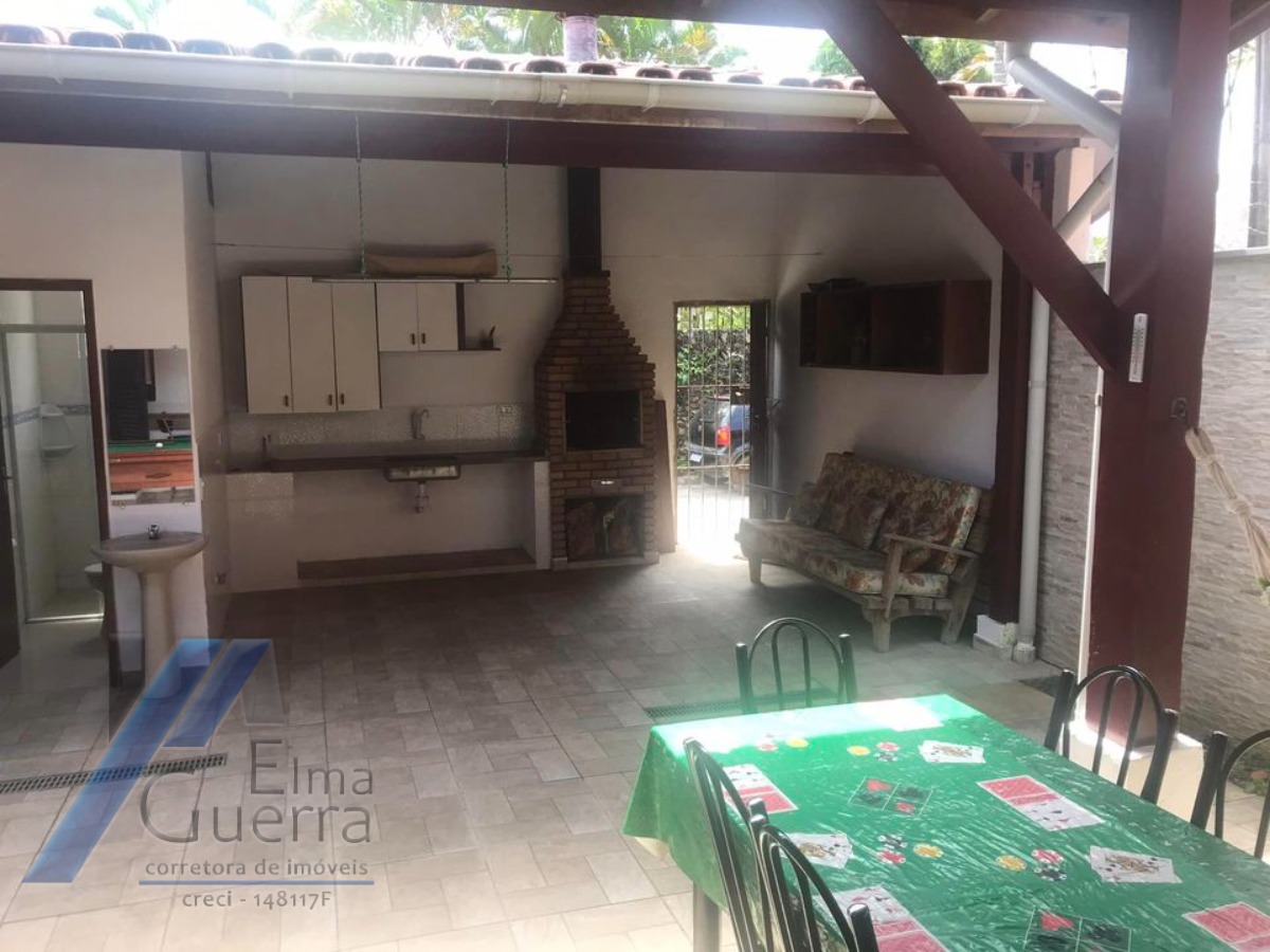 Ubatuba, Itaguá - Casa com 04 dormitórios, sendo 01 suíte.