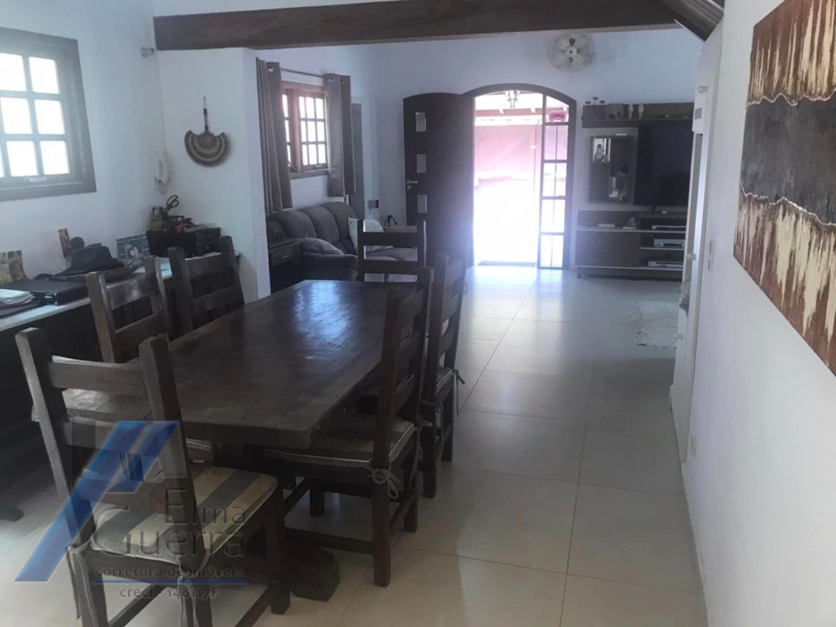 Ubatuba, Itaguá - Casa com 04 dormitórios, sendo 01 suíte.