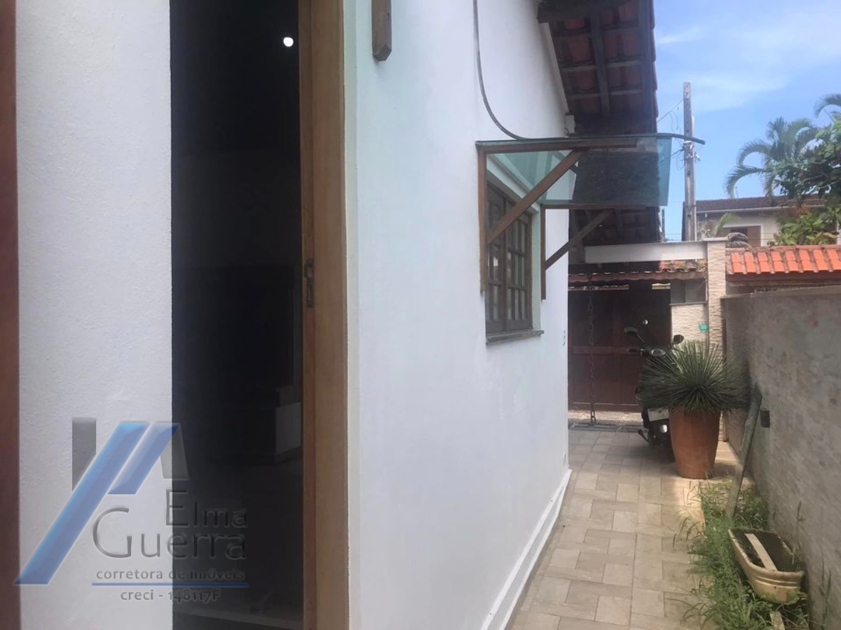 Ubatuba, Itaguá - Casa com 04 dormitórios, sendo 01 suíte.