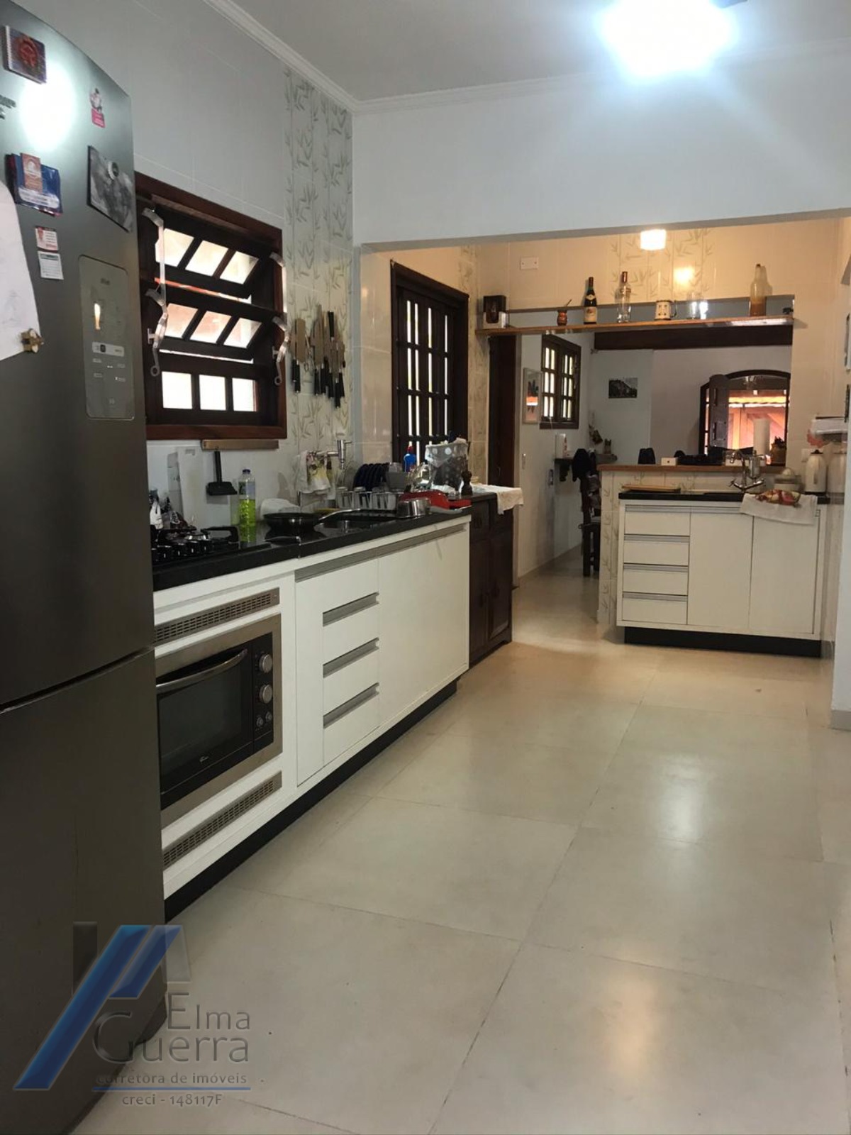 Ubatuba, Itaguá - Casa com 04 dormitórios, sendo 01 suíte.