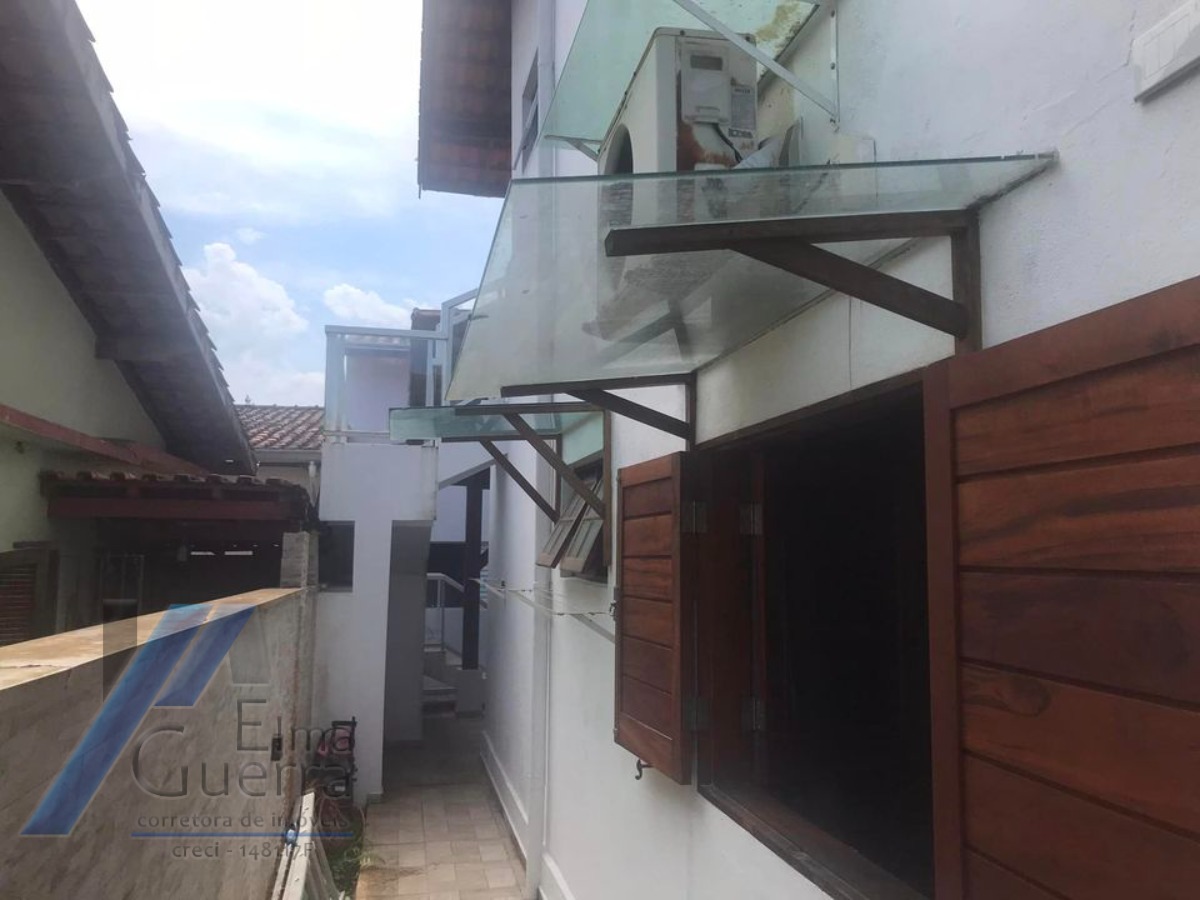 Ubatuba, Itaguá - Casa com 04 dormitórios, sendo 01 suíte.