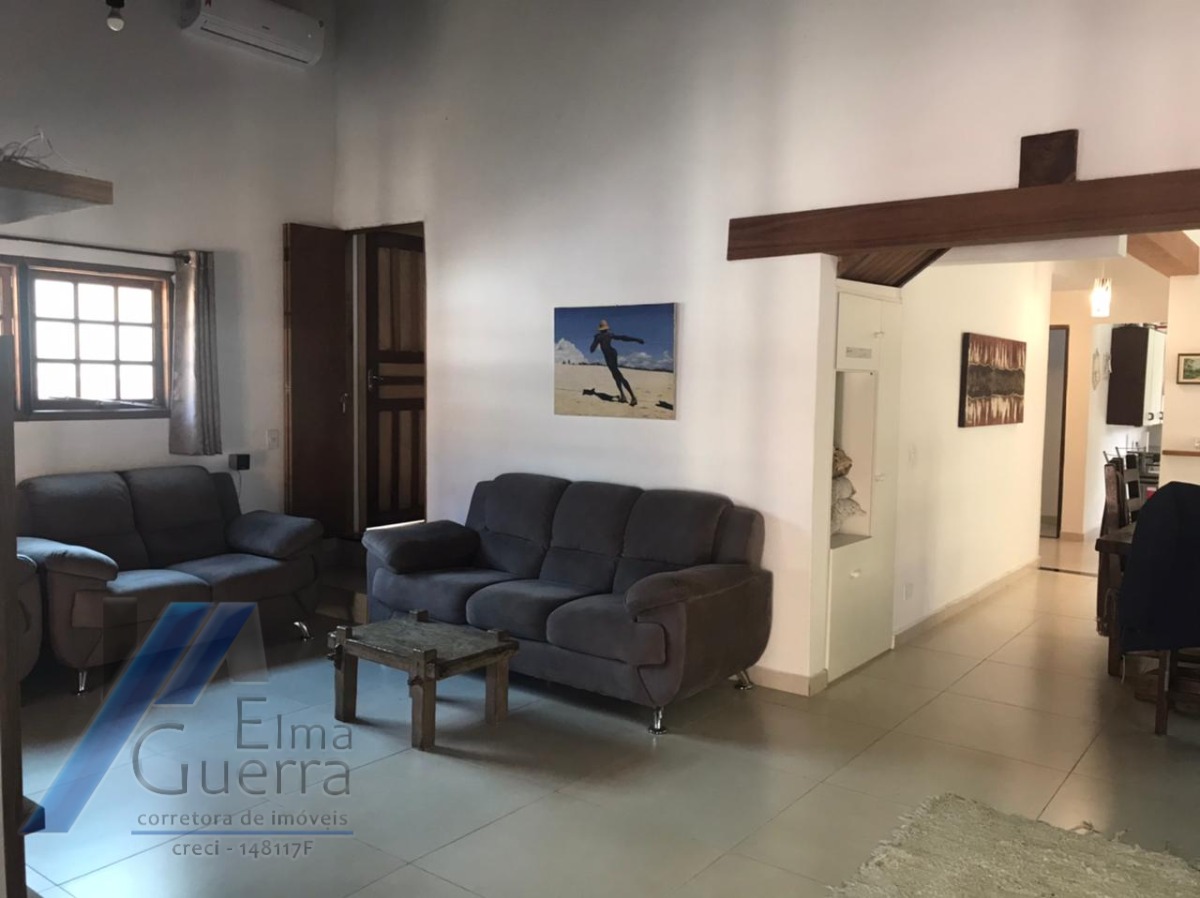 Ubatuba, Itaguá - Casa com 04 dormitórios, sendo 01 suíte.