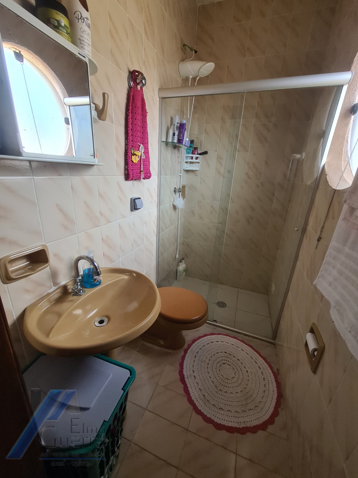 Ubatuba, Itaguá - Sobrado próximo a praia com 04 dormitórios, sendo 02 suítes.