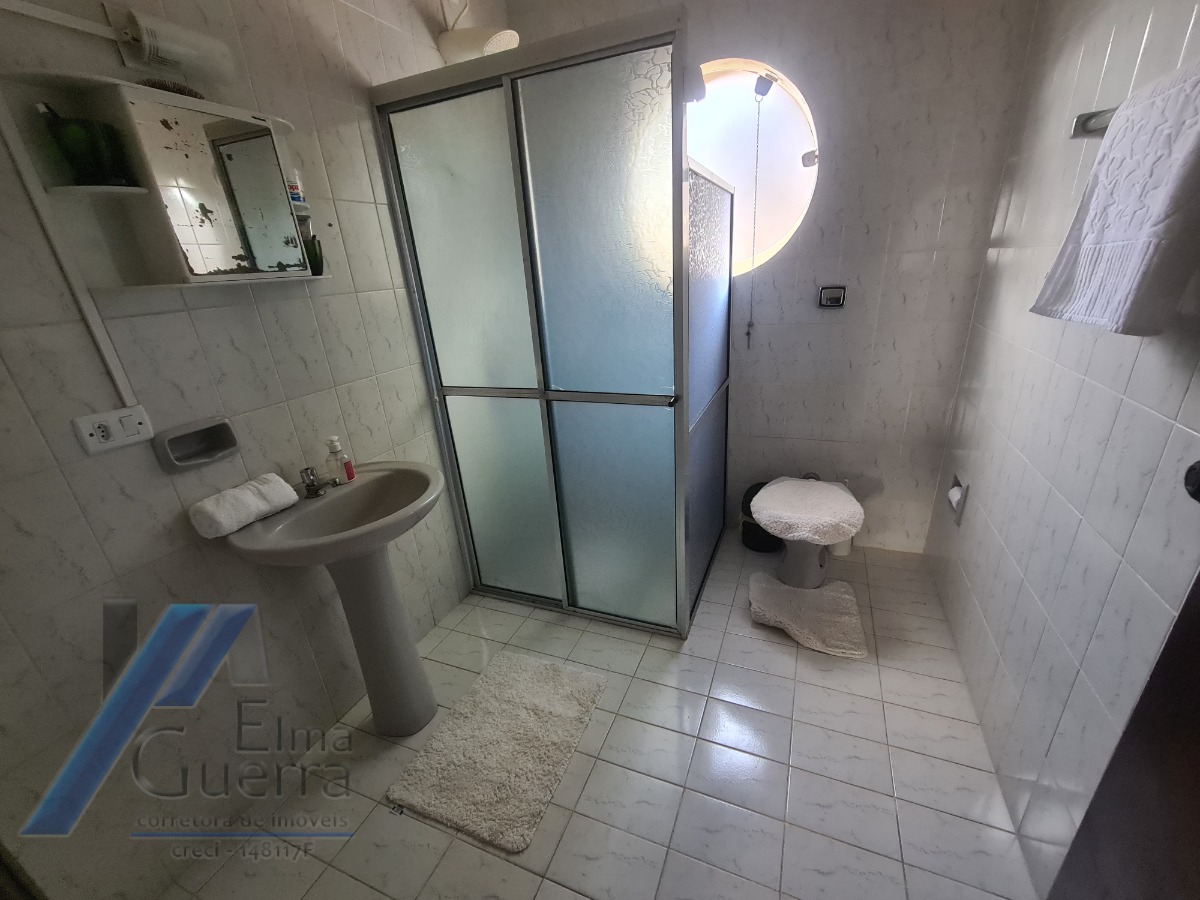 Ubatuba, Itaguá - Sobrado próximo a praia com 04 dormitórios, sendo 02 suítes.
