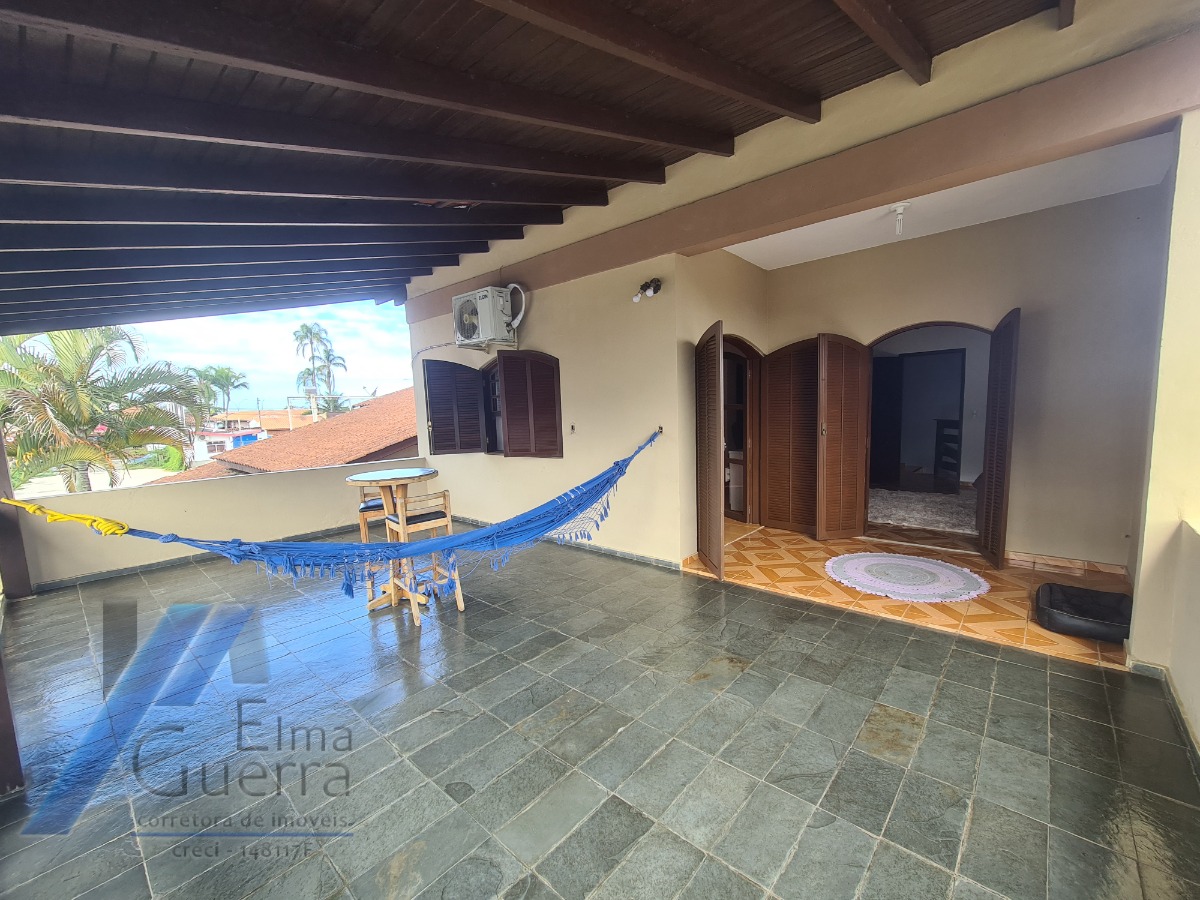 Ubatuba, Itaguá - Sobrado próximo a praia com 04 dormitórios, sendo 02 suítes.