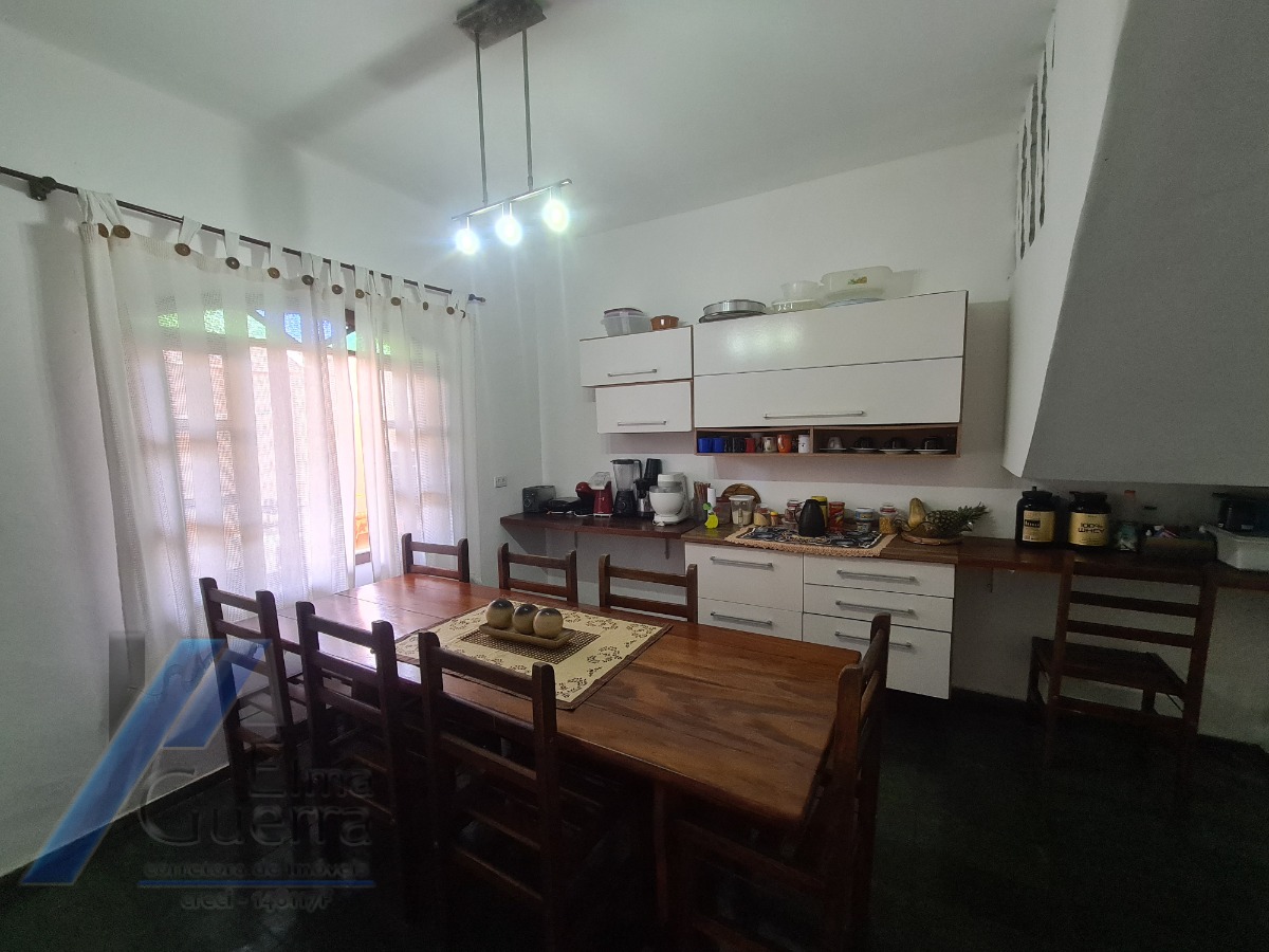 Ubatuba, Itaguá - Sobrado próximo a praia com 04 dormitórios, sendo 02 suítes.