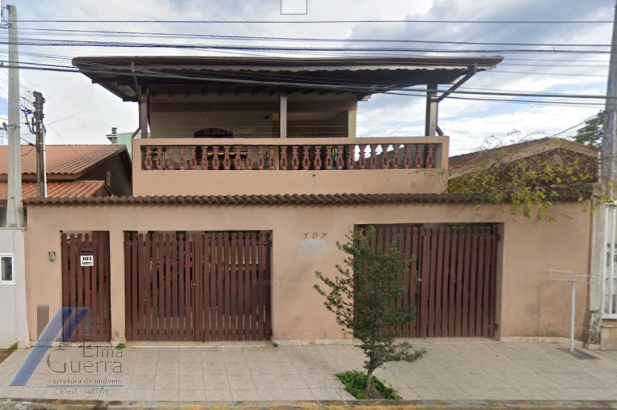 Ubatuba, Itaguá - Sobrado próximo a praia com 04 dormitórios, sendo 02 suítes.