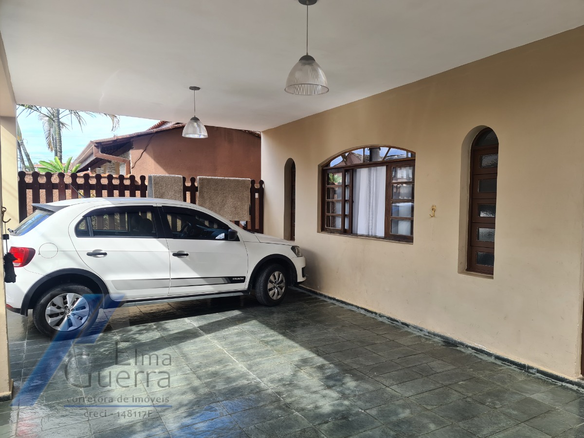 Ubatuba, Itaguá - Sobrado próximo a praia com 04 dormitórios, sendo 02 suítes.